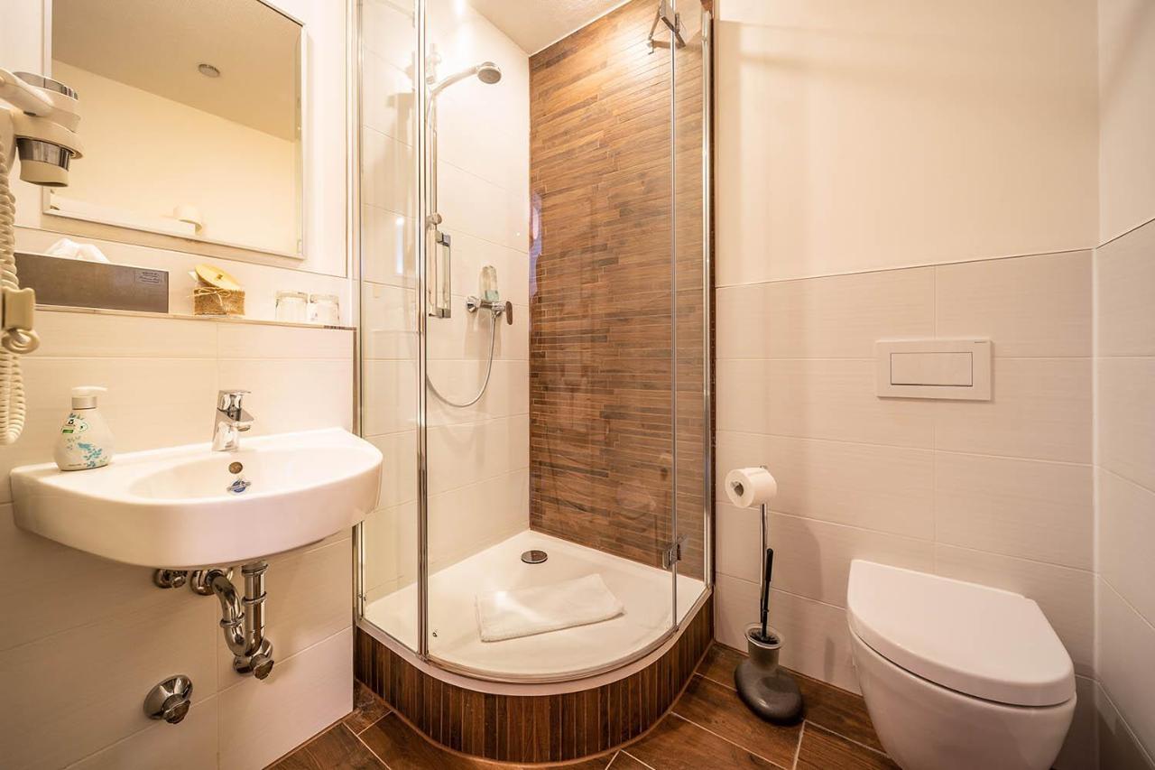 Hotel Frechener Hof Bagian luar foto